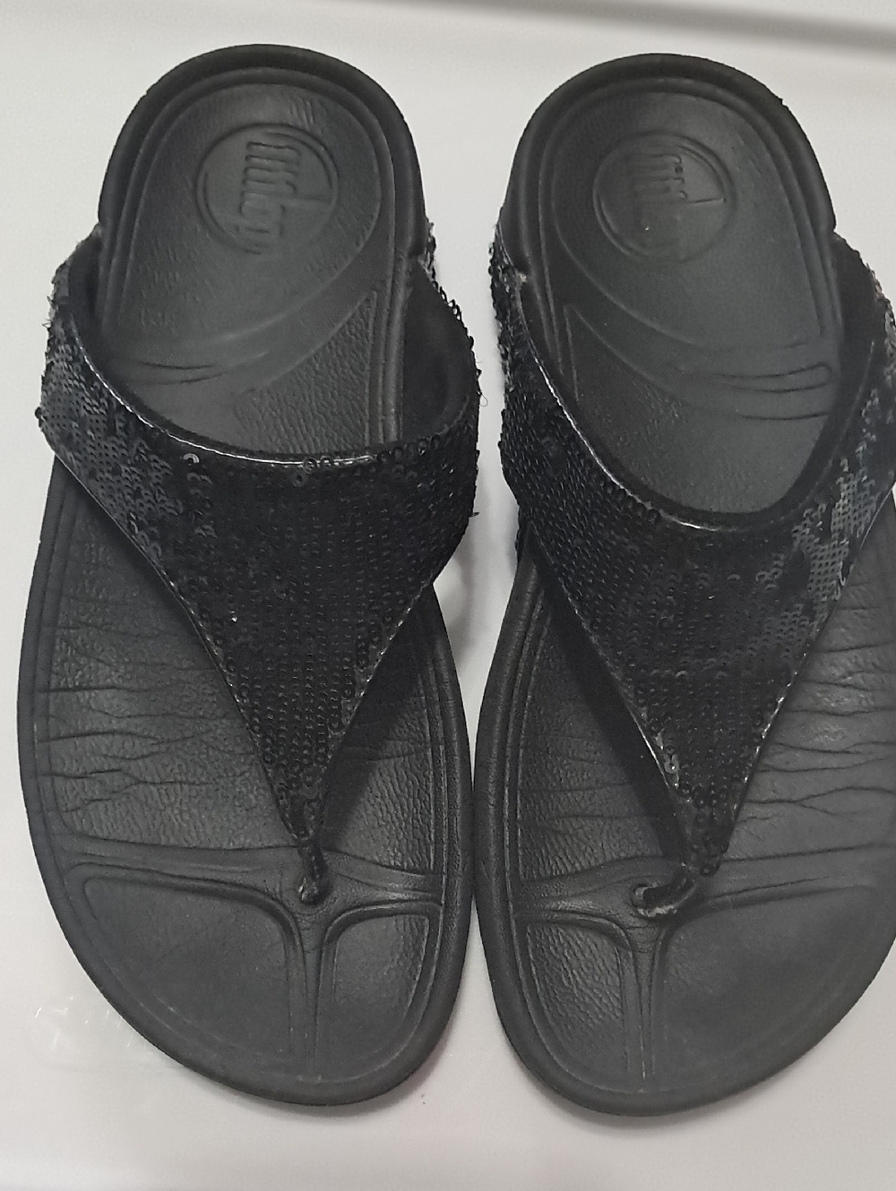 Fitflop Black Sequin Thong Sandals. Size 5